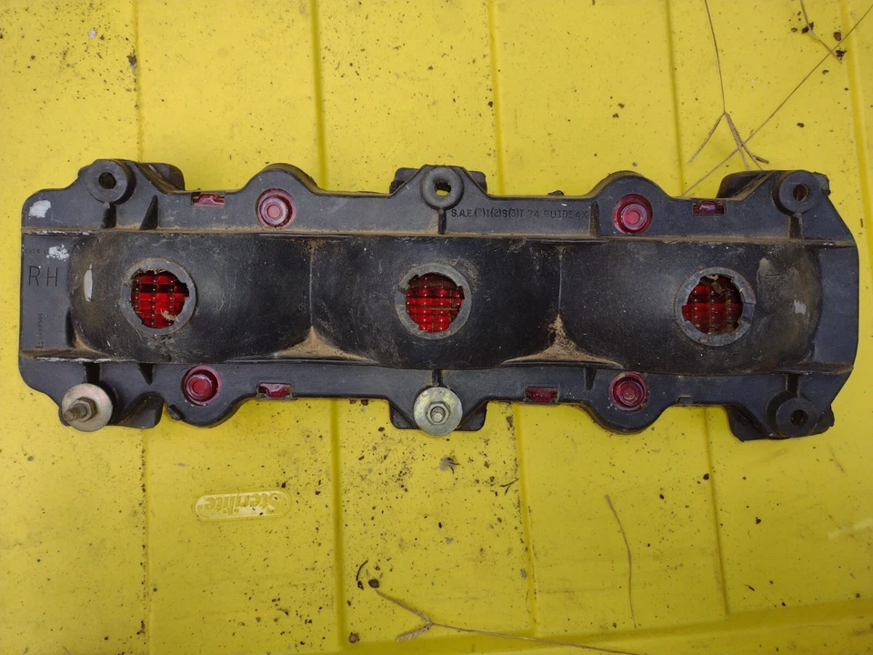 Luz trasera Buick Apollo 1974 derecha OEM Foto 2 de 2