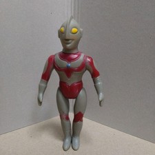 Bullmark Return of Ultraman Middle Size Red Sofubi Collectible 15