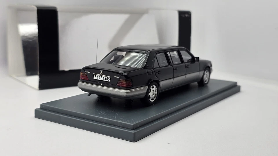 Neo Scale Models 1:43 Mercedes W124 LONG - Immagine 4 di 4