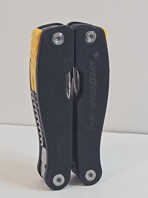 Life Gear Light-WRX M4 Multitool with Rechargeable Flashlight
