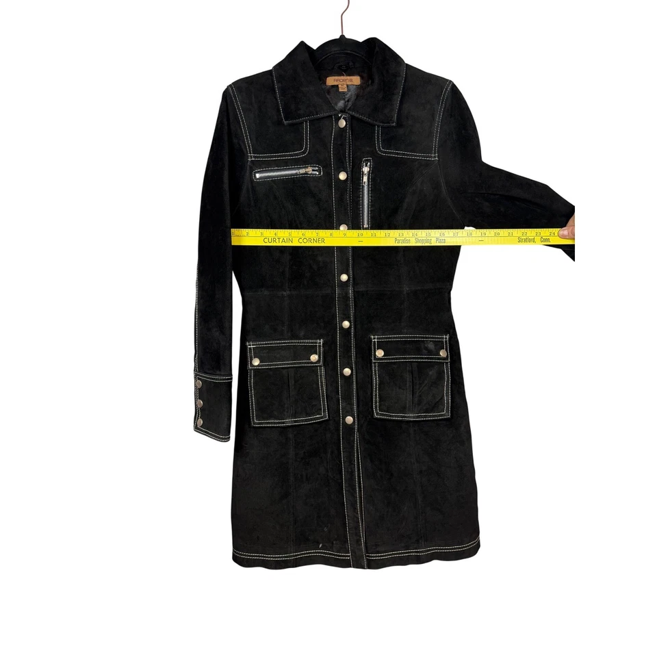 Vestido ARDEN B 100 % Cuero, Costuras Blancas en Contraste, Cierre a Presión, Talla Mediana Foto 3 de 4