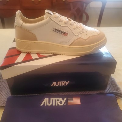 Autry womens sneakers, white Medalist, low, euro size 41, US size 11, never worn