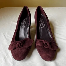 Saks Fifth Avenue Burgundy Suede Pumps w/ Bow Detail Made in Italy Size 8