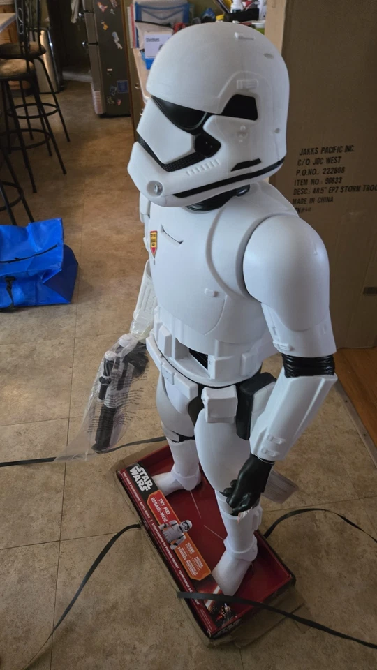 Figura activada Star Wars First Order Storm Trooper 48" Battle Buddy Motion Foto 2 de 4