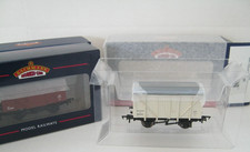 Bachmann 38-380 37-802A 38-191A  Bauxite Early Vent - Planked - Insulated Van  