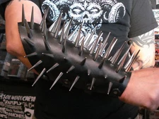 LEATHER SPIKE GAUNTLET. BLACK METAL (MDLG0191)..... CENOTAPH