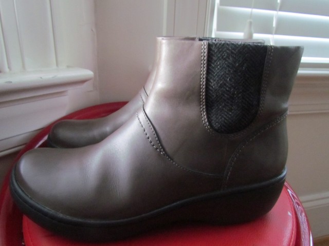 clarks women's jolissa gypsum boot