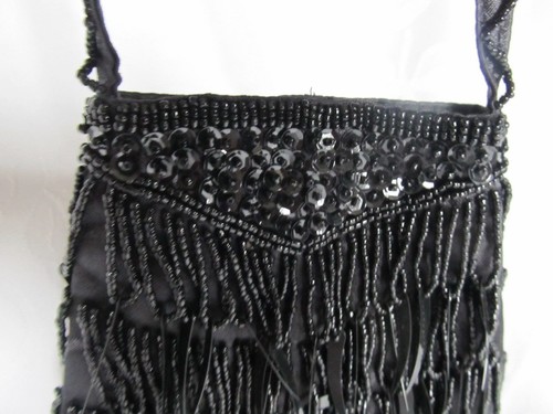 NEU Perlen Quasten Pailletten schwarz Schultertasche Abendtasche Druckknopfverschluss - Bild 3 von 7