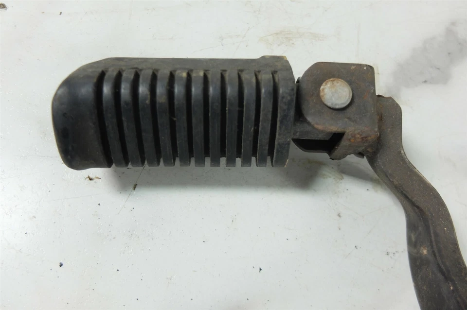 81 Yamaha SR 185 SR185 Exciter reposapiés delantero izquierdo clavija Foto 2 de 3