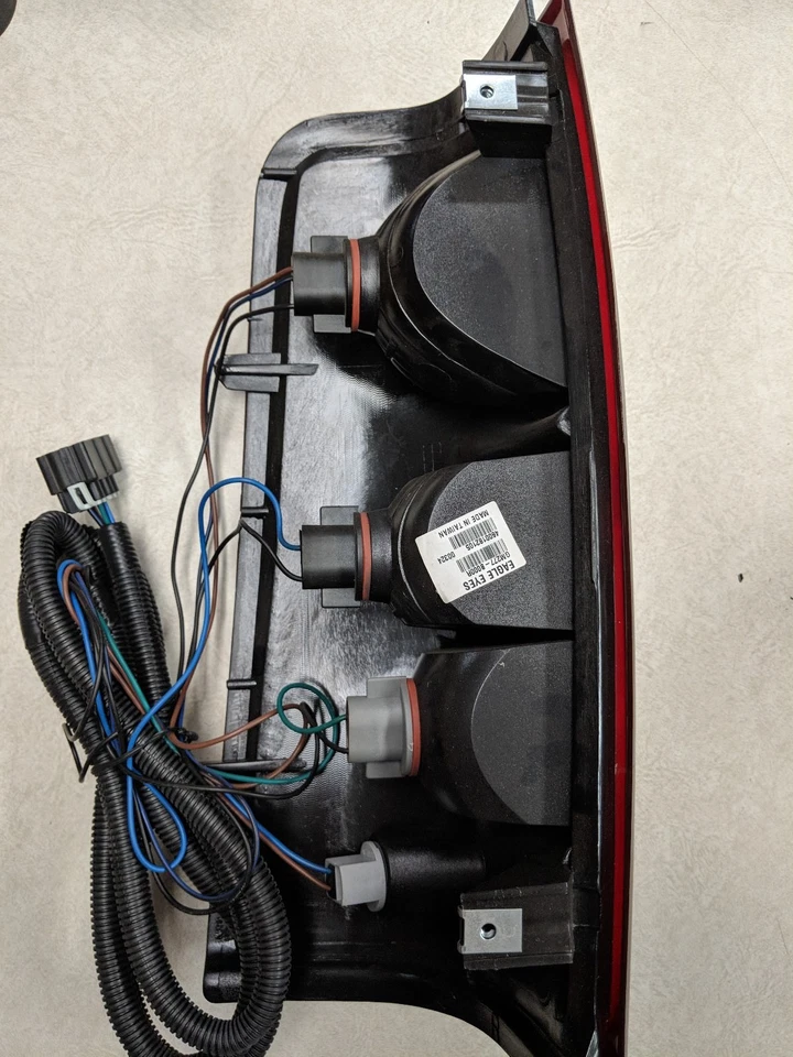 Chevrolet Silverado 1500 2500 03 Passenger Right Tail Light Eagle Eye GM277B000R - Image 2 of 2