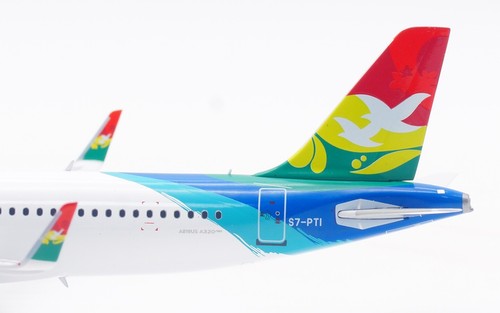 Avión a reacción fundido a presión Airbus A320-200 modelo S7-PTI VUELO 1:200 AIR SEYCHELLES - Imagen 12 de 14