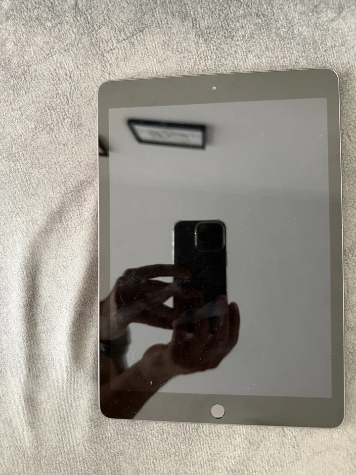 Apple iPad 8.Gen 10,2" (2020) Wi-Fi (A2270) 128GB Spacegrau Tablet