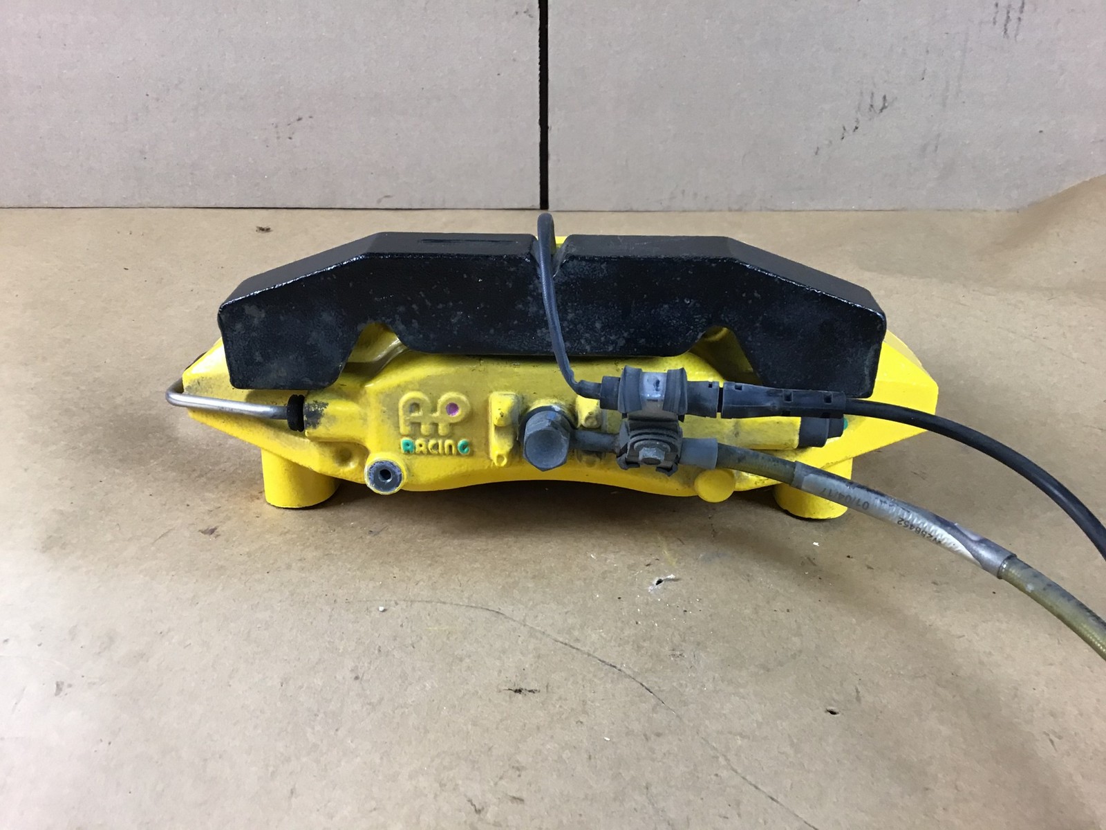 McLaren 570S 570 2017 Rear Right Passenger Brake Caliper Yellow 15-19 :Y
