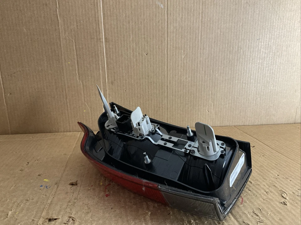 Luz trasera del lado del pasajero para Volvo V70 2001-2004 con bombillas Foto 4 de 4