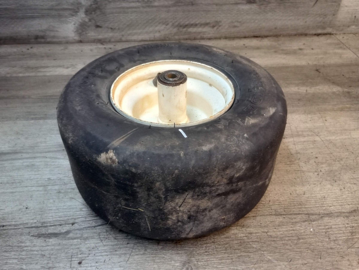 2002 02 Walker MC GHS Riding Mower 16 HP rear Wheel Tire rim