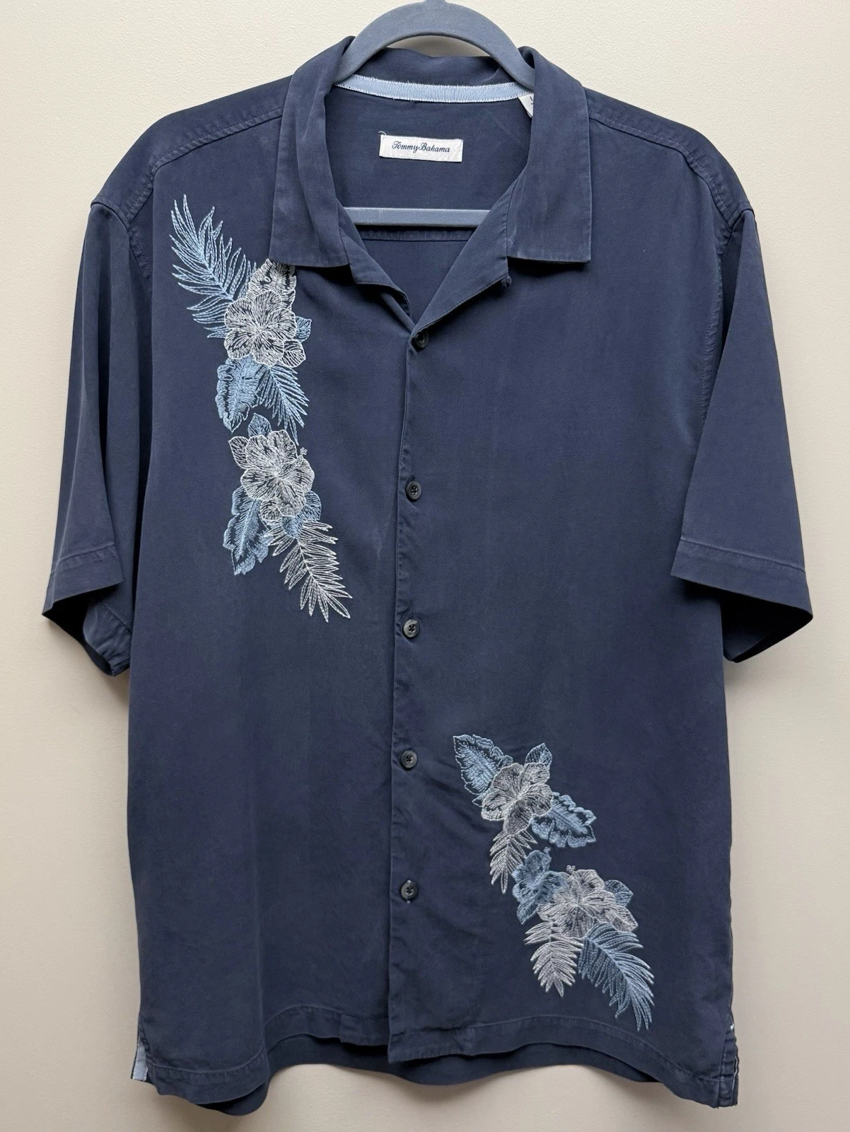 Tommy Bahama Men’s Silk Blue Embroidered Floral Short Sleeve Shirt L