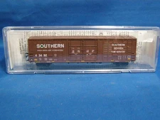N scale Micro Trains 1030008060' Box Car Dbl Plug Dr EX HT Southern 43492  mr