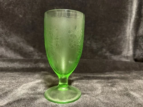 Vtg Federal Uranium Vaseline Depression Glass Daisy Spray Footed Goblet 5-5/8”
