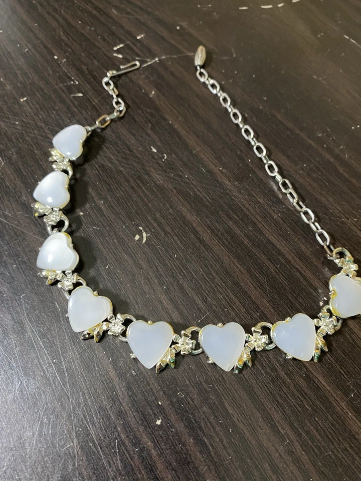 Vintage Moonray / Moonglow Creamy White Lucite Heart Choker Necklace 16 Inch - Image 4 of 4