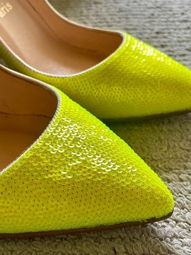 Zapatos de salón Christian Louboutin tacón lentejuelas amarillo neón EU38.5 sin usar - Imagen 5 de 6