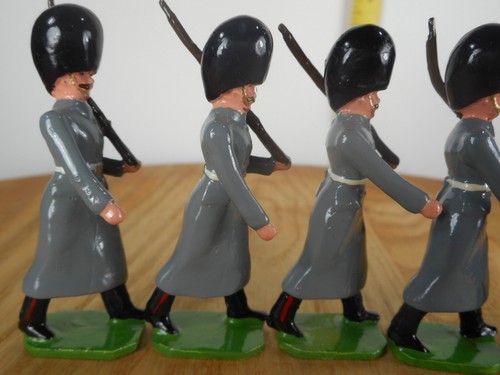 Ducal Toy Soldiers, Welsh Guards Marching #147b - Picture 8 of 11