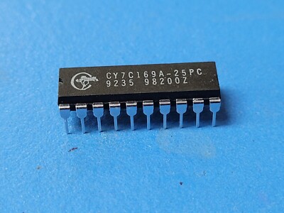 Mémoire SRAM Cypress CY7C186-25PC 8Kx8 Bits 25ns, Lot De 2 Pièces DIP28 Neuves