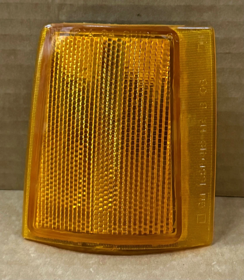 Marcador frontal GM #5977464- Lado do passageiro- GMC C1500/C2500/C3500 - Imagem 2 de 4