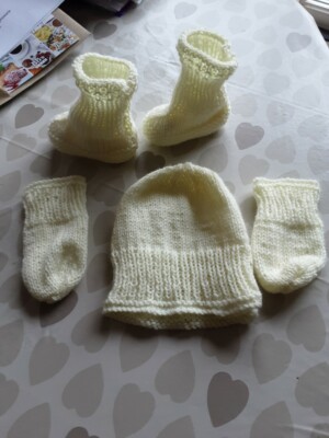 Handgestrickte Neugeborenenmütze, Stiefeletten und Fäustlinge - Zitrone