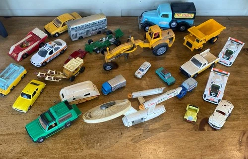 VINTAGE DINKY TOYS CORGI MMATCHBOX ETC. DIECAST ASSORTED VEHICLES  JOB LOT #B322