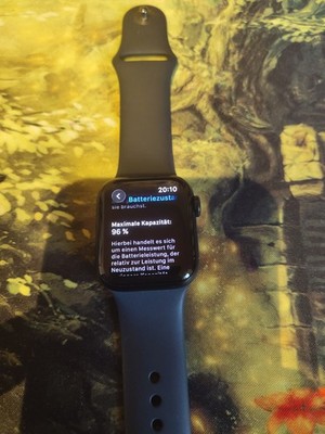 Apple Apple Watch SE2 GPS 40 mm Schwarz Silikonarmband Schwarz inkl. Ladegerät