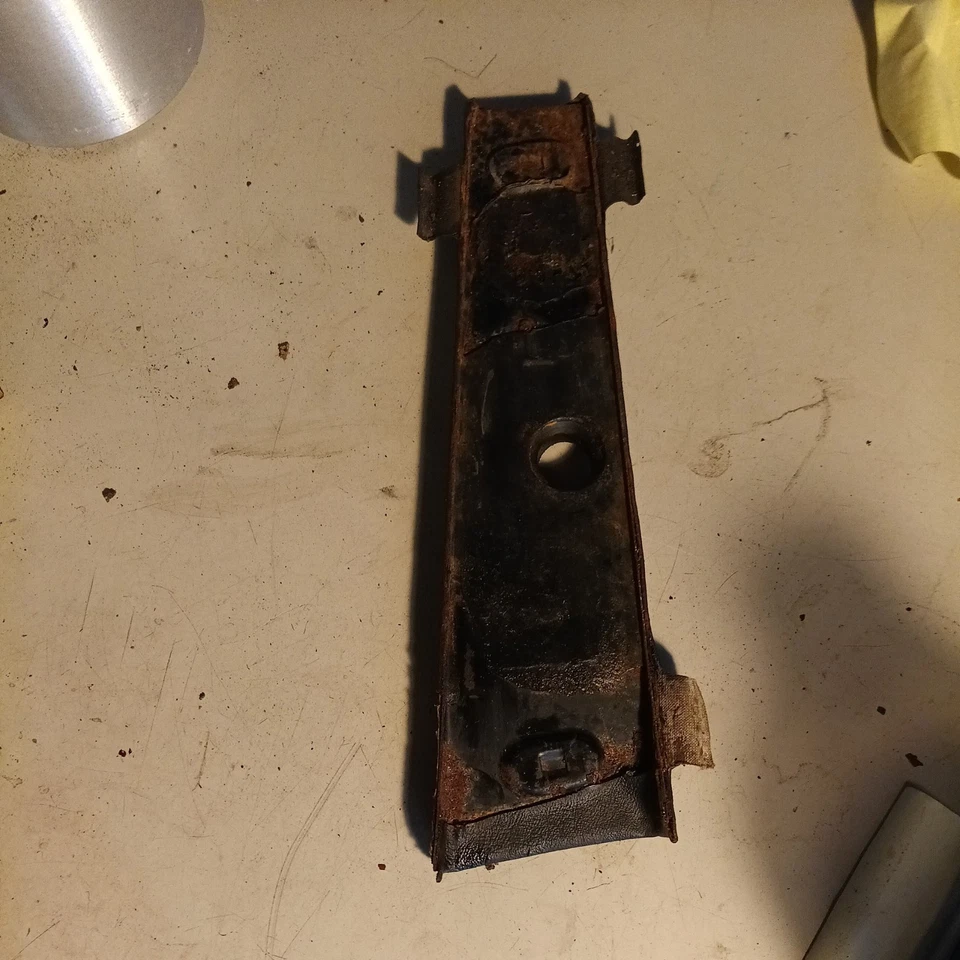 1984 Jaguar xj6 left center pillar post upper cover - Image 3 of 3