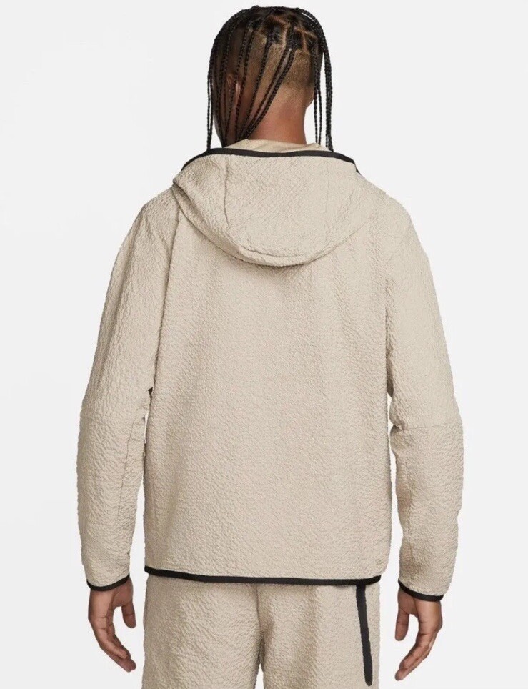 Men's Nike Sportswear Tech Essentials Woven Jacket L brown