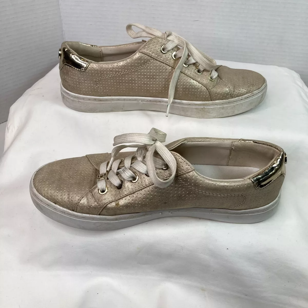 Liz Claiborne Tennis Shoes Women s Size 8.5 Gold Slip Ons LC Warwick Lace Ups