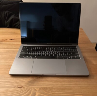 13'' MacBook Pro 2018 2.7 i7 16GB RAM 512GBSSD Sequoia Touch Bar  Space Gray Used