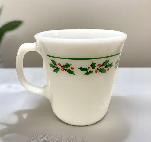 Vintage Corning Corelle Christmas “Holly Days” 10oz White Milk Glass Coffee Cup