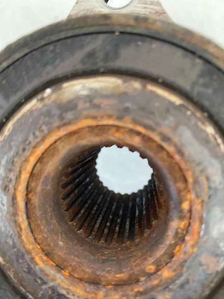 Toyota Prius 2010-2015 hatchback cojinete de cubo de rueda delantera lado del conductor izquierdo LH T Foto 4 de 4