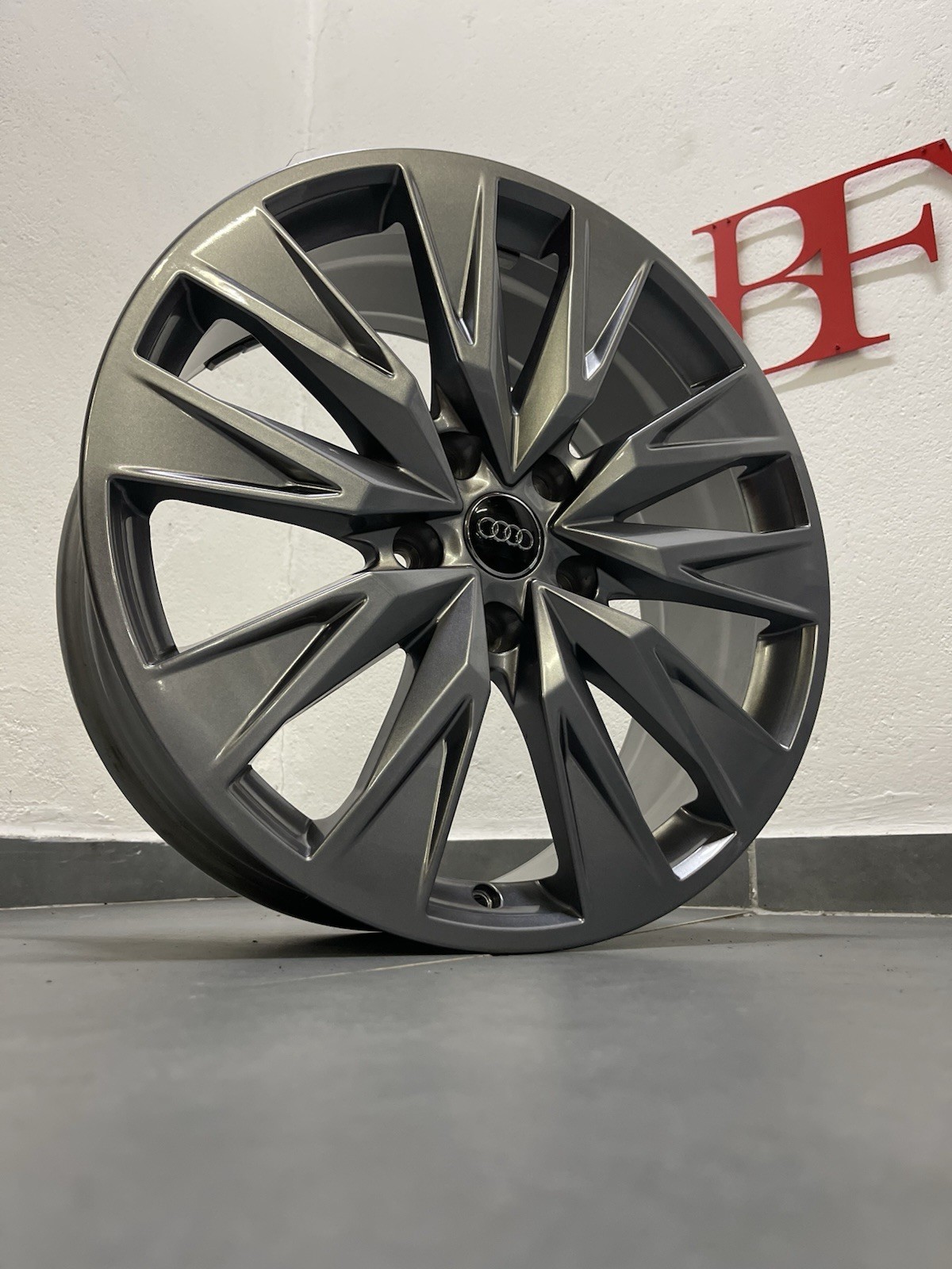 1x Original Audi A6 E-TRON 85E 20 ZOLL 8J ET40 85E601025AR Felge 20“ Titan