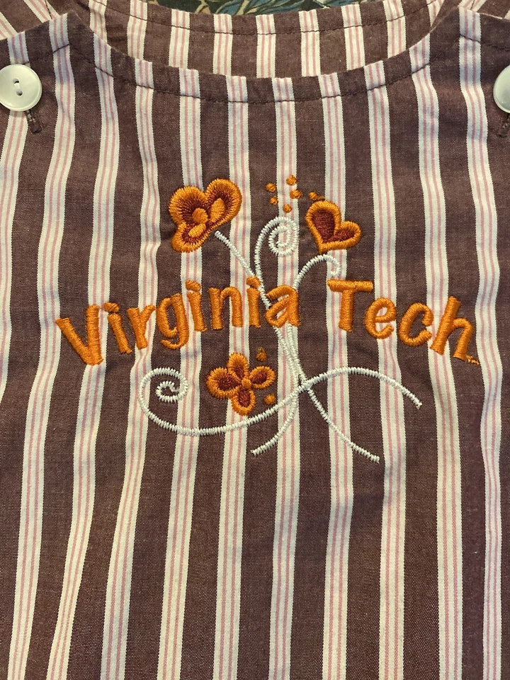 Nuevo sin etiquetas Vestido Sara Lynn Togs 3T Virginia Tech Bordado Borgoña Rosa Rayas  Foto 2 de 4