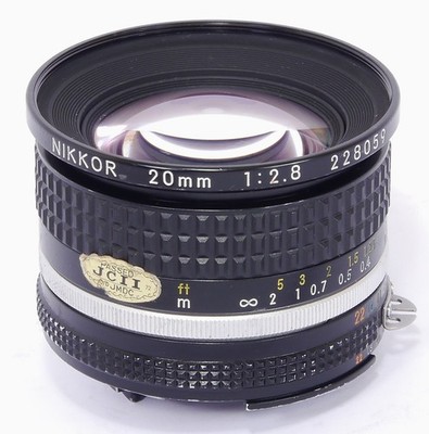 Nikkor Ai 20mm 1:2.8 SUPER-Weitwinkel + Nikon HK-14 ORIGINAL & SELTEN Gegenlichtblende