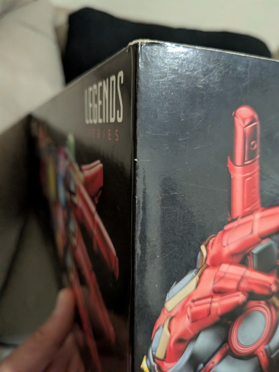 Hasbro F0196 Marvel Legends Avengers: Endgame Nano Gauntlet Prop