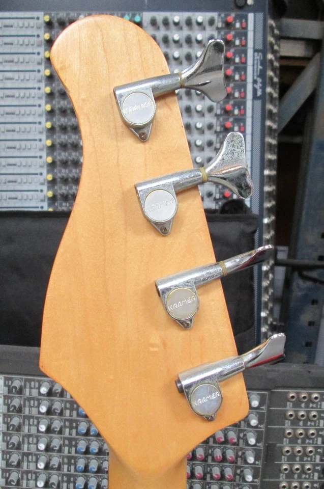 Bajo eléctrico acústico de 4 cuerdas Kramer Ferrington con estuche rígido original Foto 4 de 4