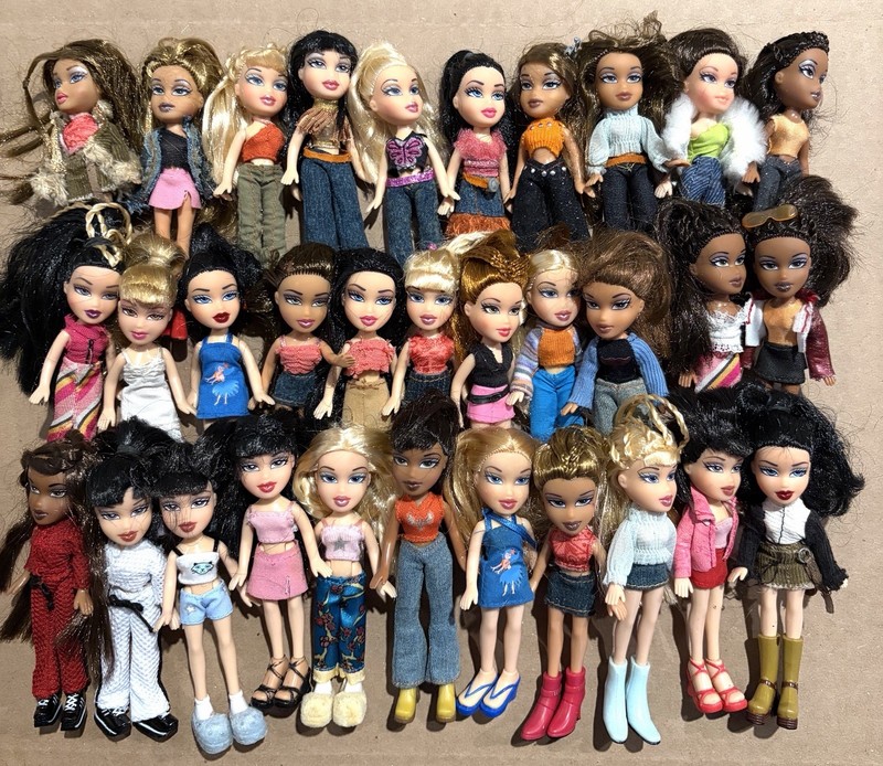 Bratz Lil’ Bratz Lot Of 61, Lot Of 33 Pair Of Shoes And Many Pieces Of Clothes