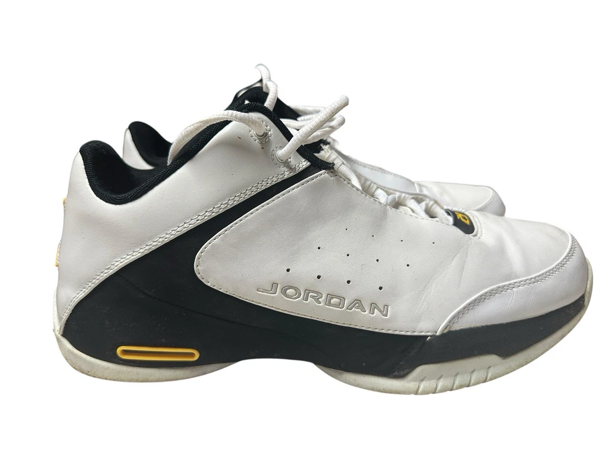 %Jordan Team Strong Low Shoes 2006 Men Sz 11 AJ13 Jordan Team Strong Low Shoes 2006 Men Sz 11 White... | Depop main image 2