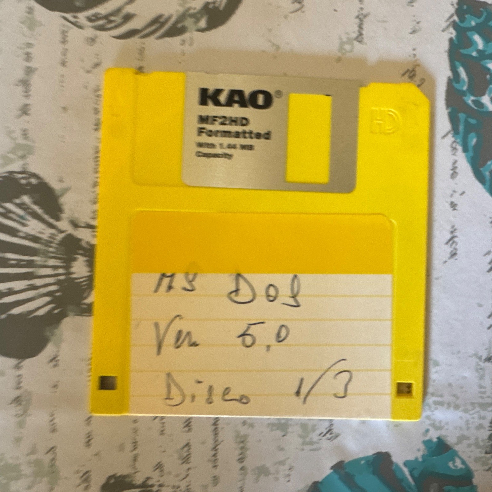 KAO Dischetto floppy 5,25" 5.0 giallo etichetta "MS DOS 3.0" MPN 61151172