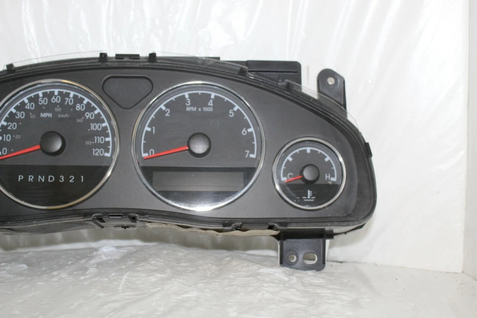 Cuadro de instrumentos velocímetro medidor de panel 05-07 Uplander 146.677 millas Foto 2 de 4