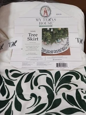 My Texas House 52-Inch Green White Knit Natalie Christmas Tree Skirt ~ NEW