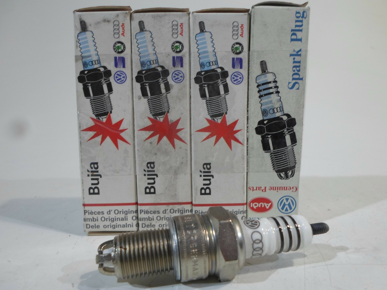Package Four Spark Plugs Original For Audi 100 80/90
