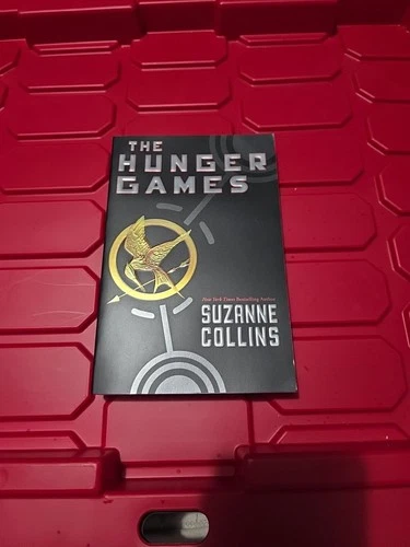 Hunger Games (Hunger Games, Book One) by Suzanne Collins (2010, Trade Paperback)
