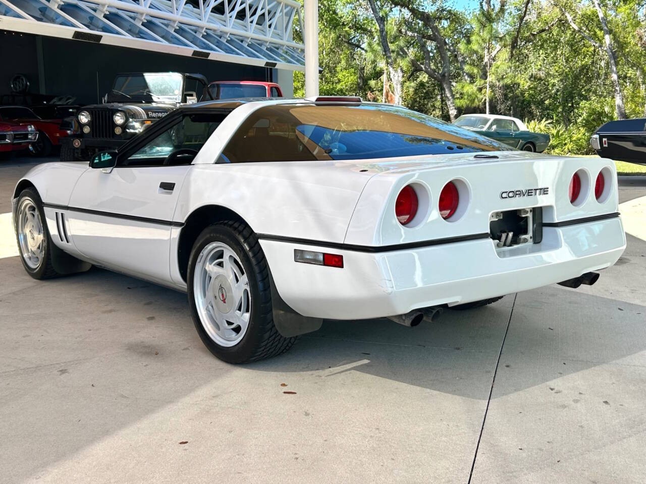 1989 White Chevrolet Corvette   | C4 Corvette Photo 8
