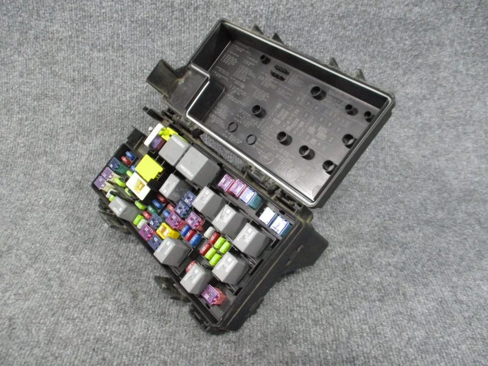 2014 Town Country Dodge Caravan Totally Integrated Power Module TIPM 68217405AB - Image 4 of 4